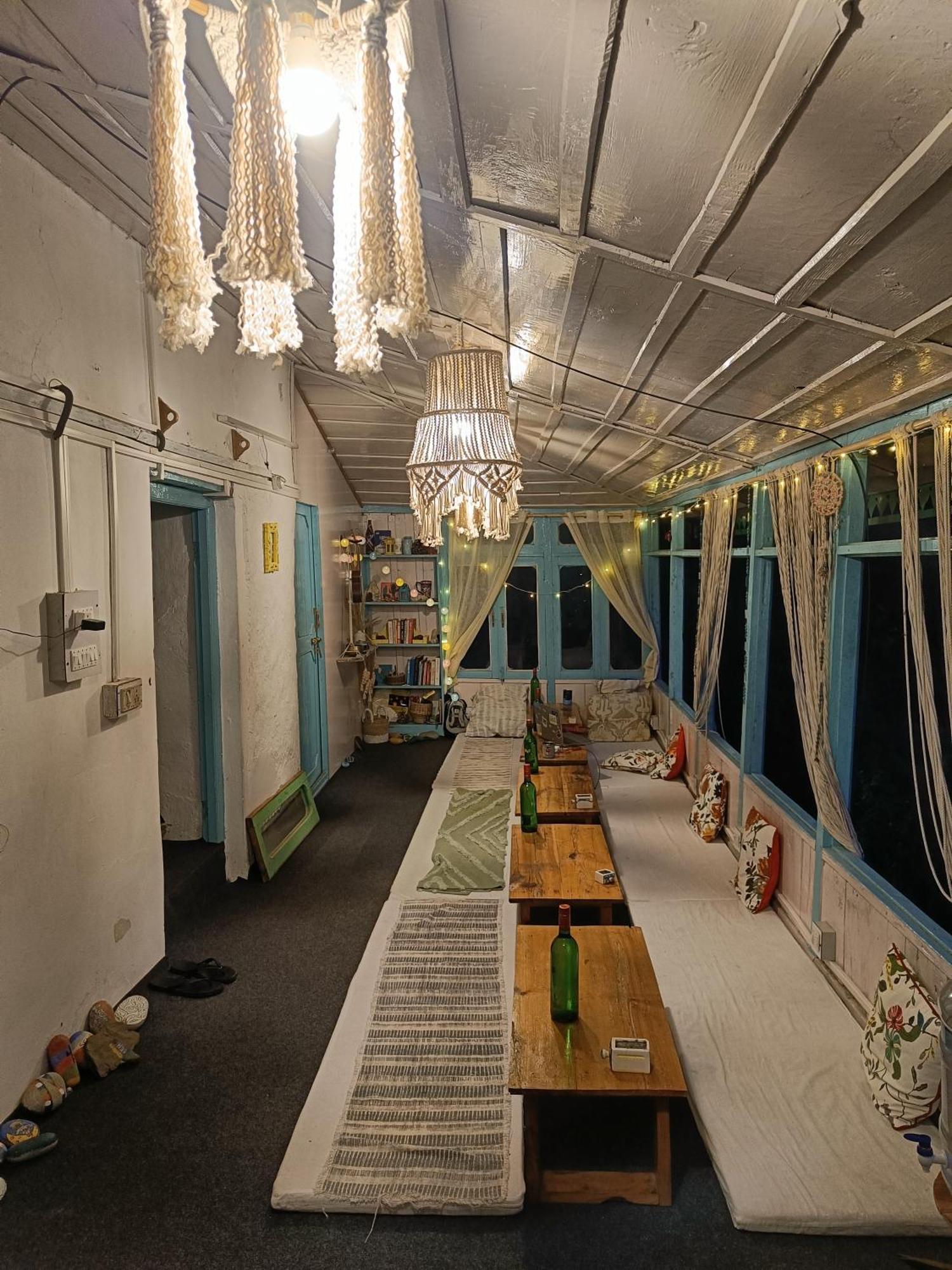 Хостел The Nook, Sainj Экстерьер фото